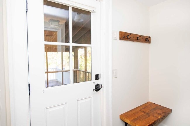 Building Photo - 39 MERRITT Ave