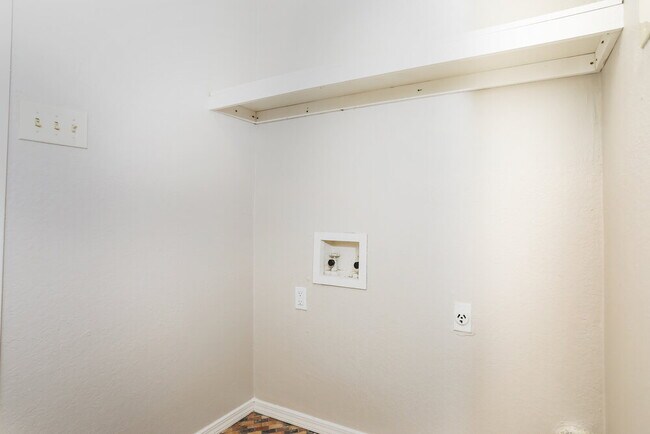 Building Photo - 4624 Goldrock Dr