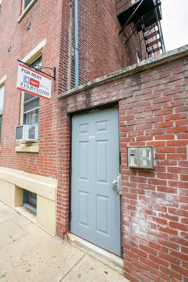 Building Photo - 927 Pine St