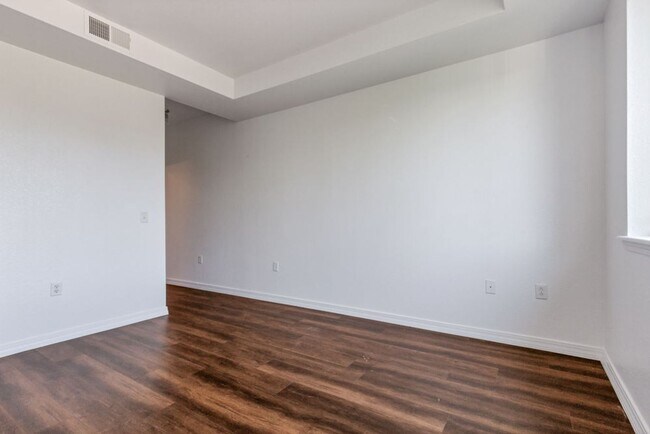 Building Photo - Stylish Longmont Condo with Vaulted Ceilings and Modern Upgrades