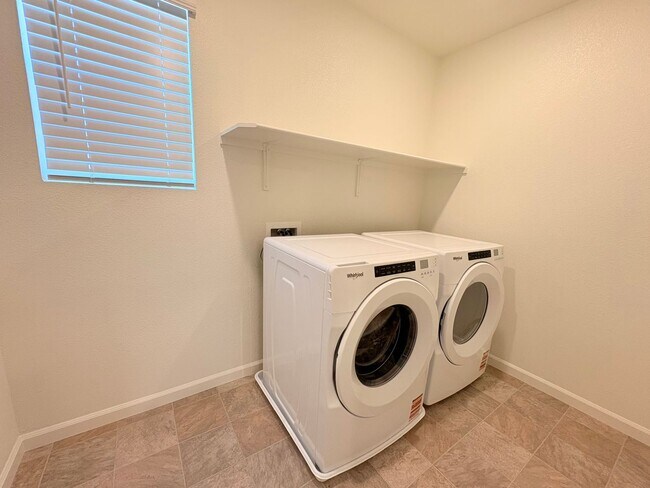 Building Photo - 2 WEEKS FREE RENT January Special - Beautiful 2 Story Home Ready To Be Home!