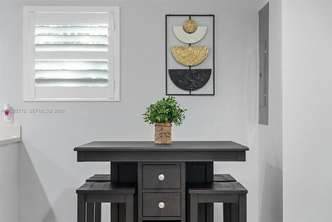 Building Photo - 230 SW 12th Ave