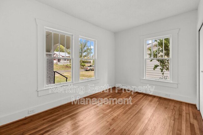 Building Photo - 1625 51st St Ensley