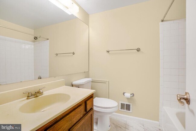 Building Photo - 3121 Benton Square Dr