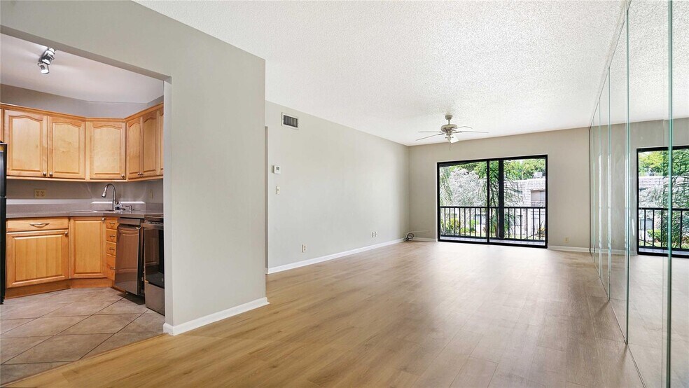Primary Photo - 3111 Oakland Shores Dr