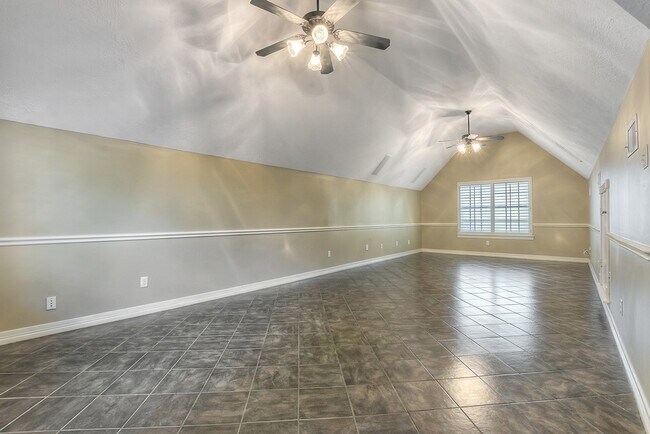 Building Photo - 10819 Lake Windcrest Blvd