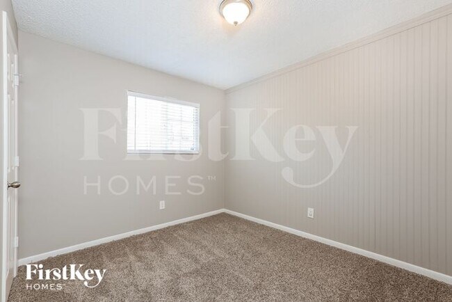 Building Photo - 205 E Orchid Ln
