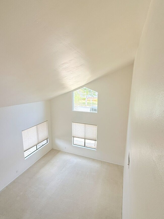 Building Photo - 3Bed/3Bath House Plus Office in South Torr...