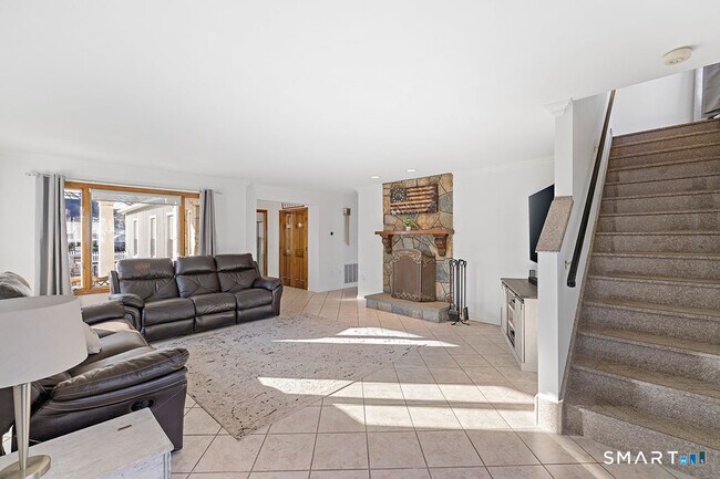 Building Photo - 14 Plymouth Ave