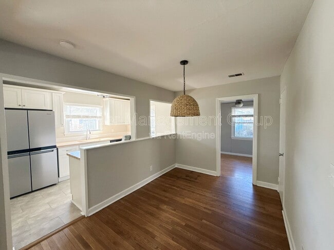 Building Photo - 1214 Hawthorne Cir