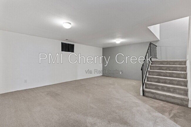 Building Photo - 554 Vance St