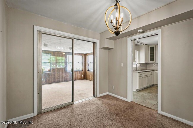 Building Photo - 6446 Ledbury Dr S