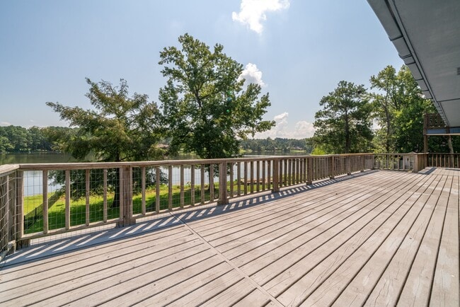 Building Photo - 830 Forest Lake W