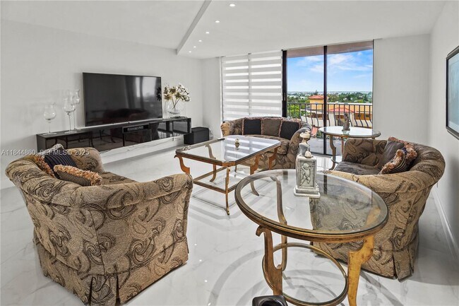 Building Photo - 8877 Collins Ave