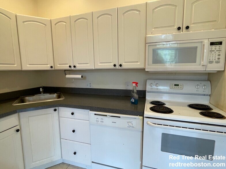 Building Photo - 1801 Beacon St