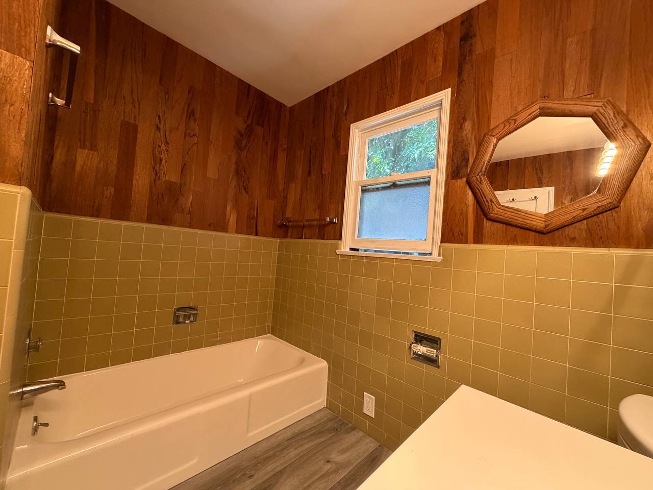 Building Photo - 13422 Oxnard St