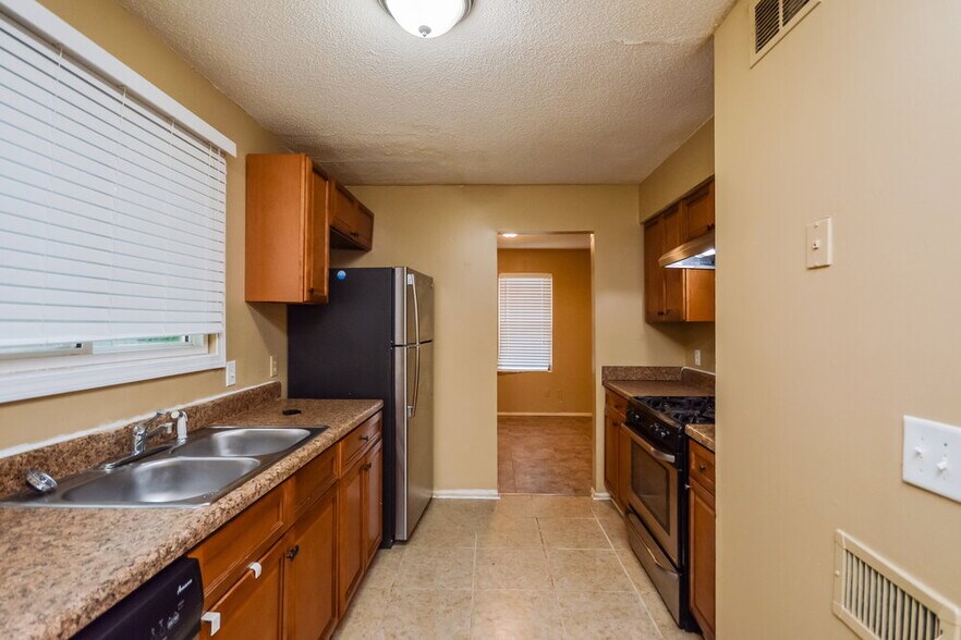 Building Photo - 5438 Farmview Close
