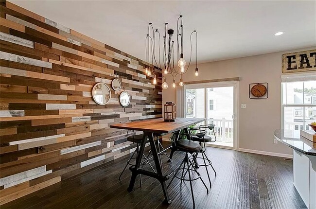 Building Photo - Beautifully Designed Townhome with Modern ...