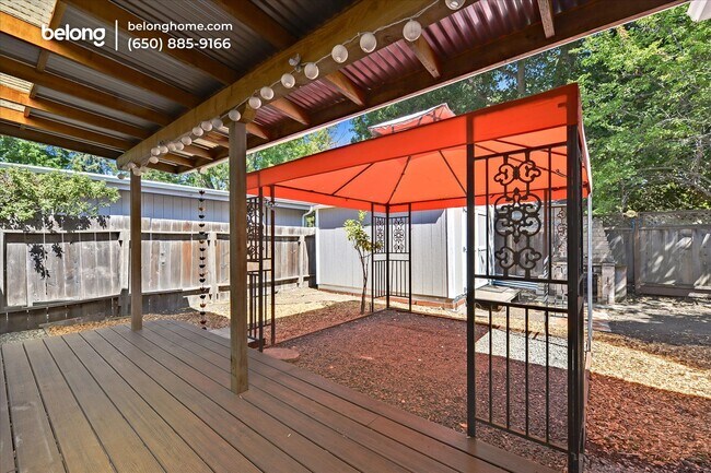 Building Photo - 420 9th Ave