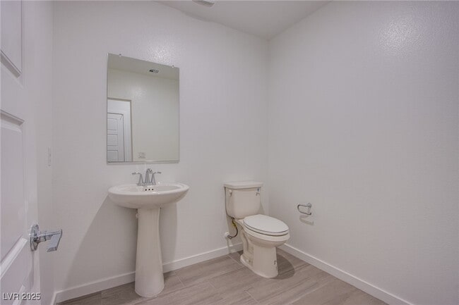 Building Photo - 139 Aqua Cmns