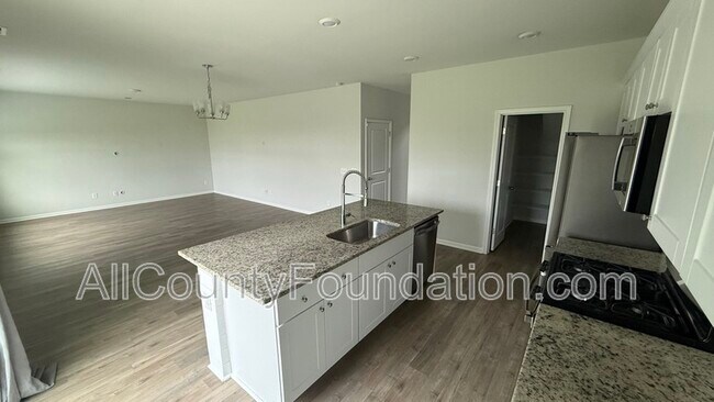 Building Photo - 104 Whisper Dr