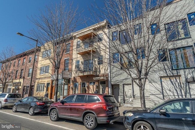 Building Photo - 329 W Girard Ave
