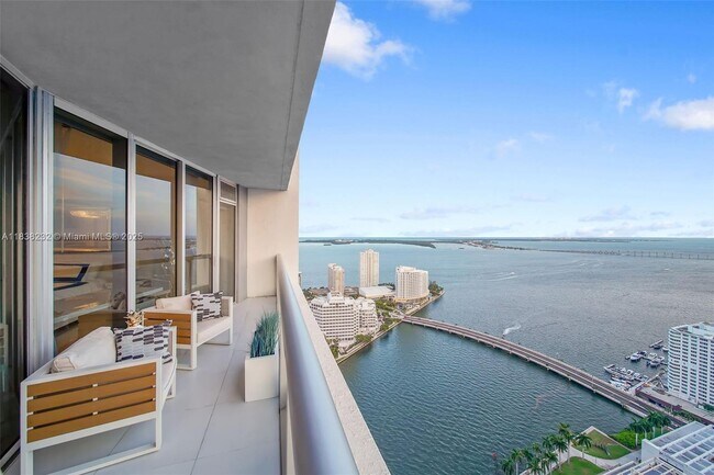 Primary Photo - 495 Brickell Ave