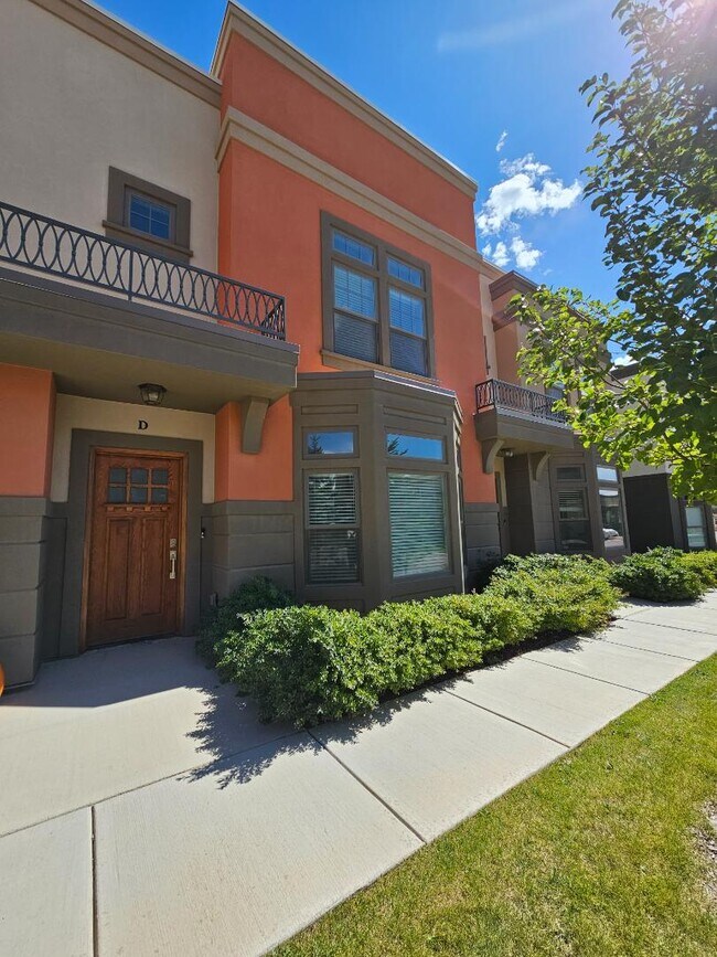 Building Photo - 875 S Lincoln Ave