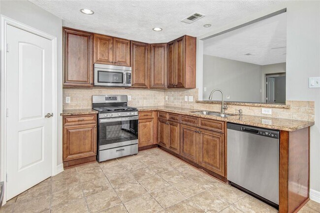 Building Photo - 2611 Desert Sage Dr