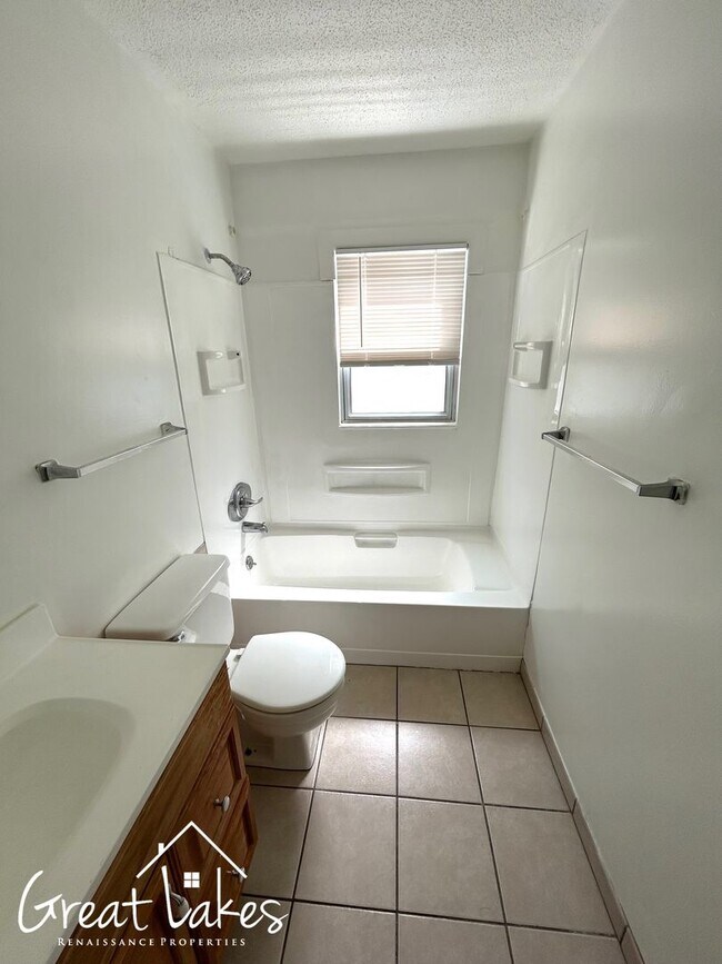Building Photo - 11252 Lozier Ave