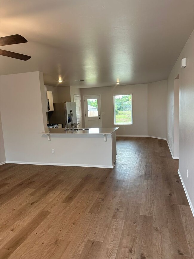 Building Photo - Pre-Leasing Now! Charming 3-Bedroom, 2-Bath Home in Mustang | Tours Available | Move-In Beginning...