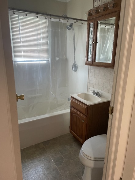 Building Photo - 2030 Eastman Ave