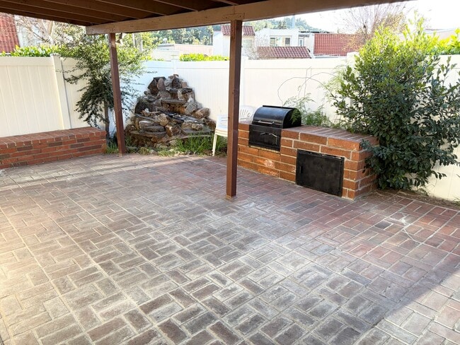 Building Photo - Welcome Home to a Desirable Whittier Community - Spacious 3-Bed, 2-Bath Townhome