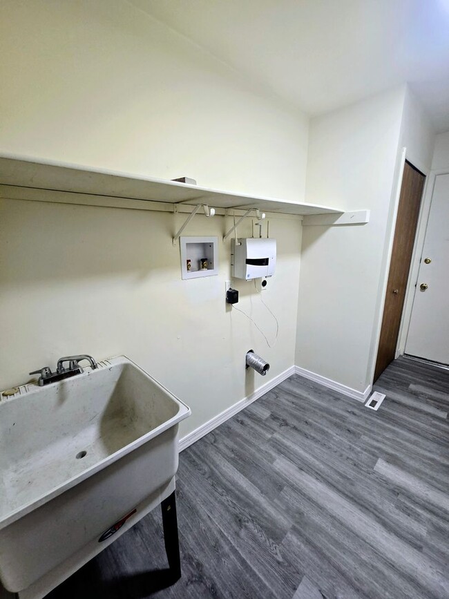 Building Photo - 1415 Robert St