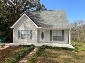 Building Photo - 13 Fleetwood Pl