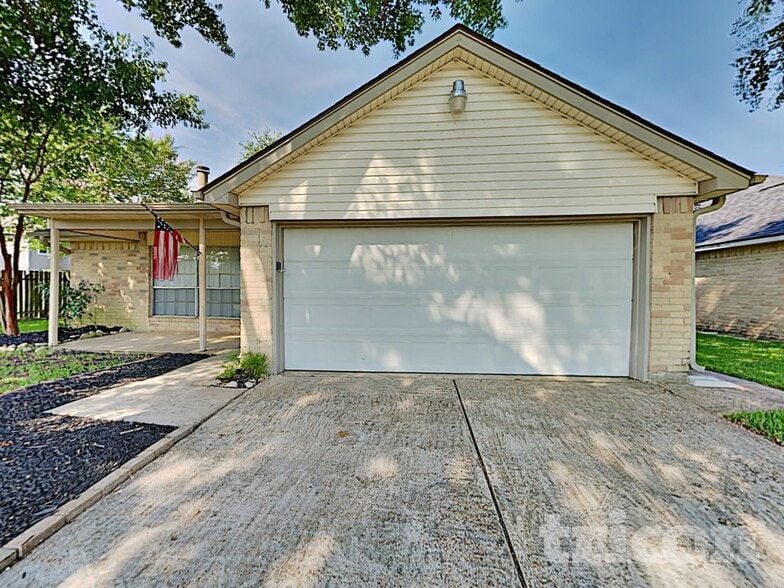 Building Photo - 19311 Amistad Dr