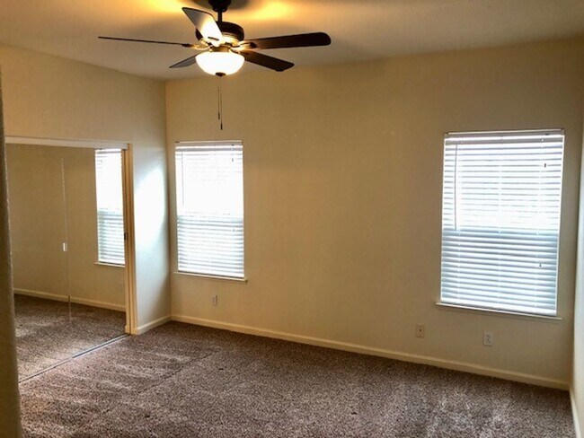 Building Photo - Gorgeous 2-Story 3 Bedroom, 2.5 Bath Home with 2 Car Garage Located in Folsom is Available NOW!