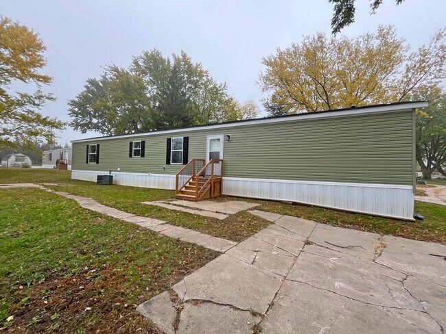 Building Photo - 2404 N 8th St