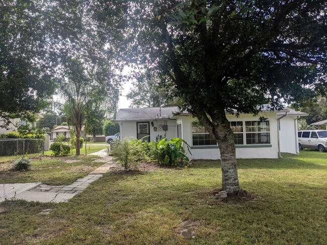 Building Photo - Nice 2/1 Home in Beverly Hills With Great ...