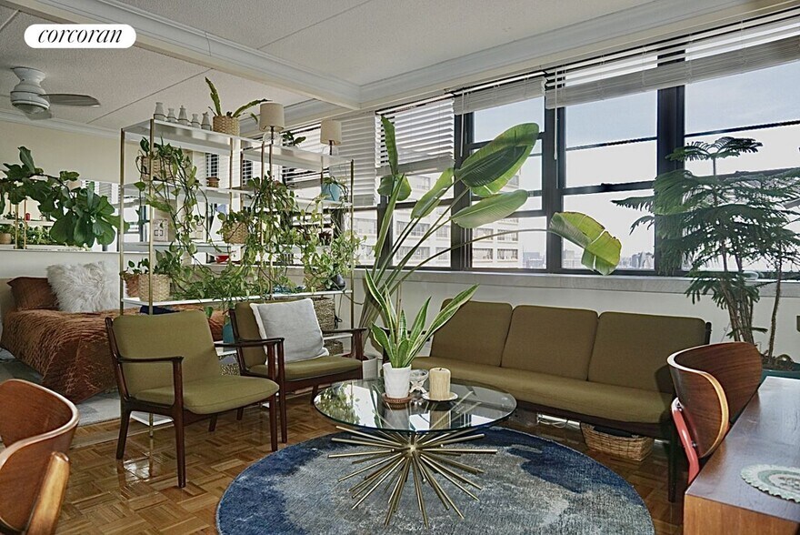 Building Photo - 300 W 110th St
