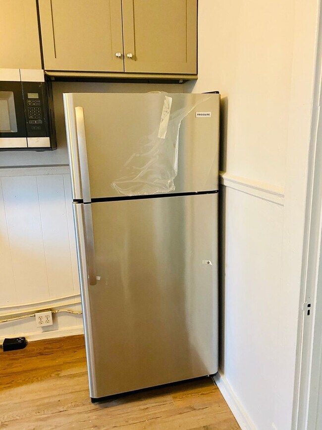 Building Photo - 119 N Robinson St