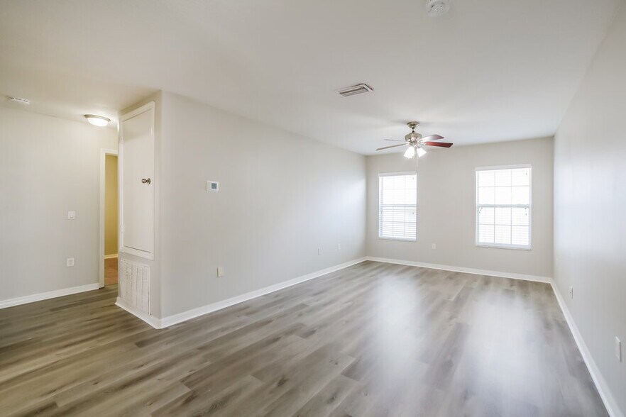 Building Photo - 12113 Fern Haven Ave
