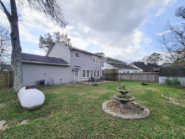 Building Photo - Welcome to this beautifully maintained home offering flexible living with 4/5 spacious bedrooms a...