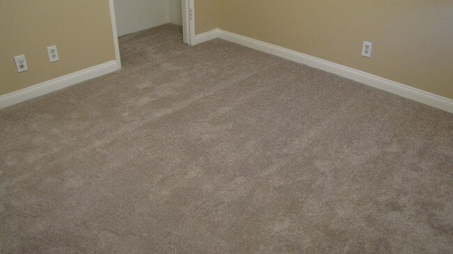 Building Photo - Oildale Home