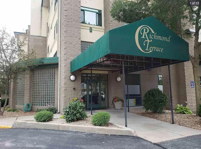 Building Photo - 400 N Richmond St