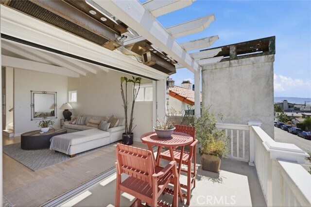 Building Photo - 1738 Manhattan Ave