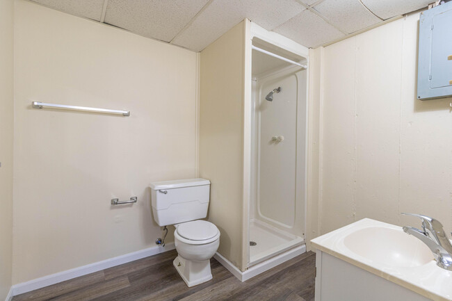 Building Photo - 1405 Joann St