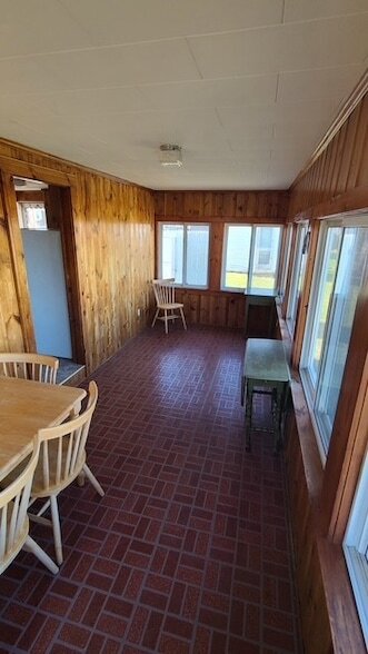 Building Photo - 2 Robertson Rd