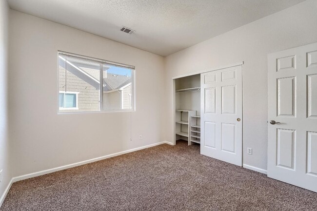Building Photo - Spacious Multi-Level 3BR Home with Dual Balconies, Loft & 2-Car Garage in Henderson