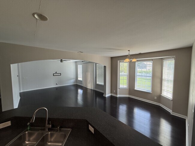 Building Photo - 717 Gazania Ln